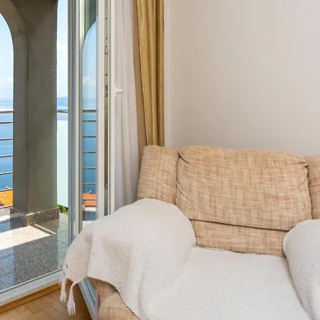 Apartment Zora 2 By Guide Moscenice